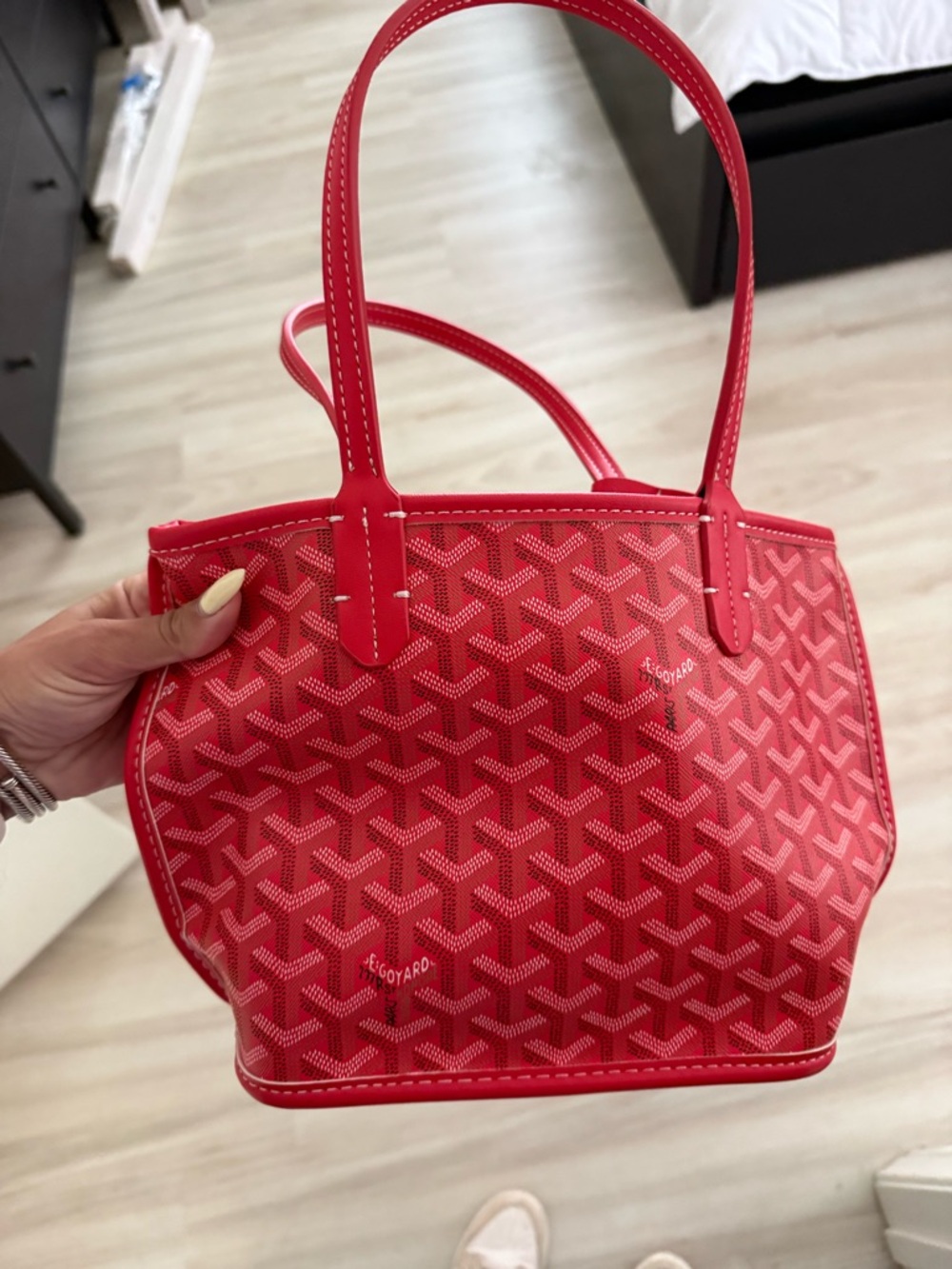 G Red Small Tote Bag with Signature Chevron Pattern